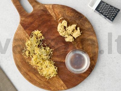 Sūrio lazdelės su spanguolių padažu Žingsnis 1