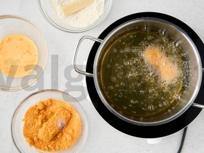 Sūrio lazdelės su spanguolių padažu Žingsnis 7