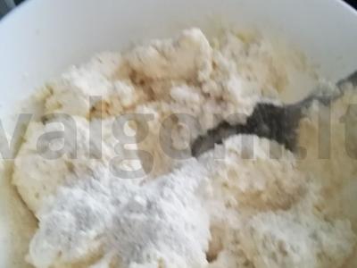 Sūrio blynai iš minkšto varškės ant manų kruopų Žingsnis 3