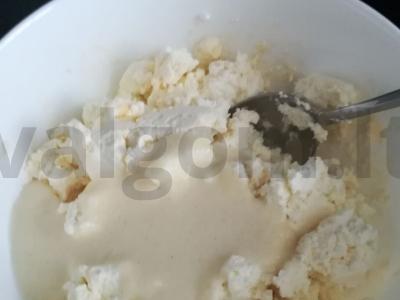 Sūrio blynai iš minkšto varškės ant manų kruopų Žingsnis 4