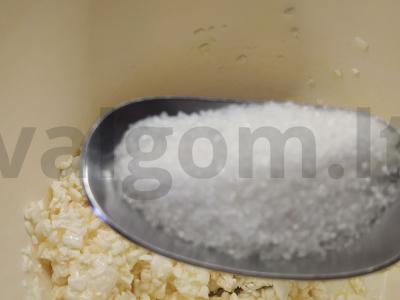 Sūrio blynai iš birios varškės Žingsnis 2