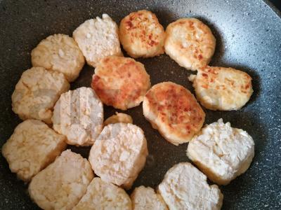 Sūrio blynai iš birios varškės Žingsnis 5