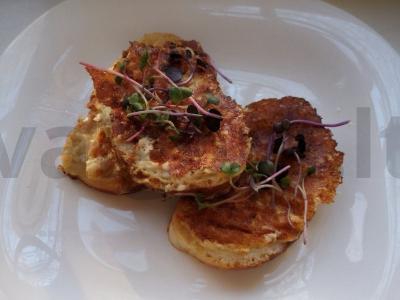 Greiti sūrio skrudinti duoneliai pusryčiams pagrindine nuotrauka