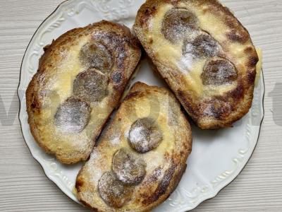 Tostai su jogurtų kremu ir bananais pagrindine nuotrauka