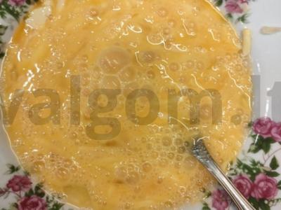 Kiaušinienė su pomidorais, paprika ir sūriu Žingsnis 3