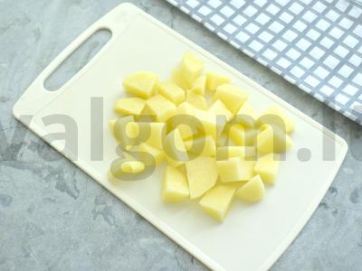 Šči su mėsos sultiniu ir pomidorais Žingsnis 2