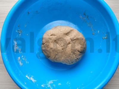 Kvietinė-rašinė duona su džiovintais vaisiais ir riešutais Žingsnis 3