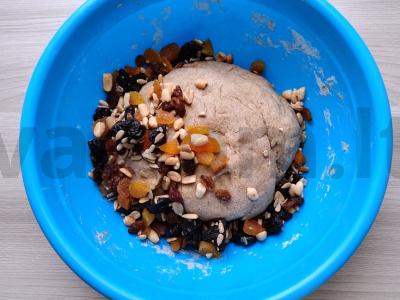 Kvietinė-rašinė duona su džiovintais vaisiais ir riešutais Žingsnis 6