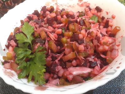 Vinegretas su raudonaisiais pupelėmis pagrindine nuotrauka