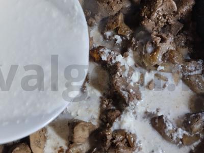 Vištienos kepenėlės, troškintos majoneze Žingsnis 5