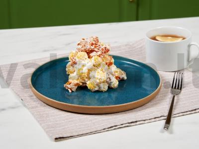 Grietinėlės desertas iš kukurūzų lazdelės ir džiovintų abrikosų pagrindine nuotrauka