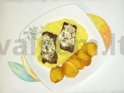 Marmurinė jautiena su grietinėlės-grybų įdaru pagrindine nuotrauka