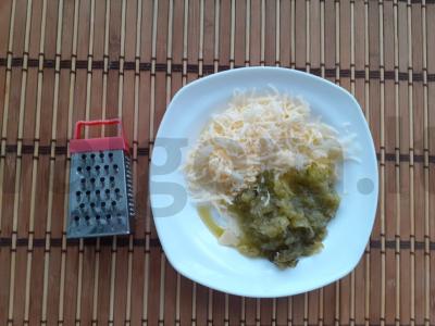 Sluoksniuotos bandelės su sūriu ir marinuotu agurku Žingsnis 1