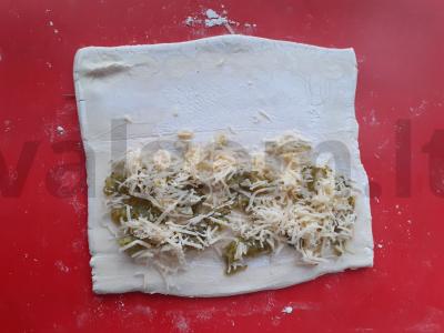 Sluoksniuotos bandelės su sūriu ir marinuotu agurku Žingsnis 3