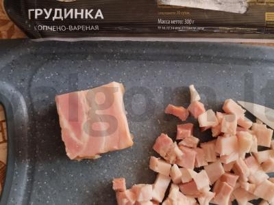 Spagečiai su virtomis-rūkyta šonine, sūriu ir grietinėlėmis Žingsnis 1