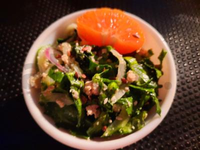 Salotas su šviežiu špinatu ir tofu pagrindine nuotrauka