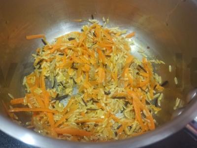 Rudasis ir laukinis ryžiai su morkomis Žingsnis 2