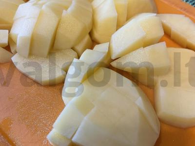 Sriuba su meatballs pietums Žingsnis 1