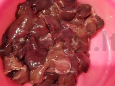 Troškinta vištienos kepenėlė su prieskoniais Žingsnis 1