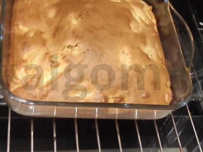 Obuolių ir kriaušių šarlotė arbatai pagrindine nuotrauka