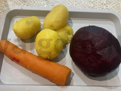 Klasikinis vinigretas su daržovėmis ir žaliu svogūnu Žingsnis 1