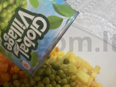 Klasikinis vinigretas su daržovėmis ir žaliu svogūnu Žingsnis 4