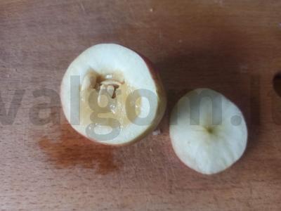 Obuolys, keptas su sūdytais žemės riešutais ir medumi Žingsnis 2