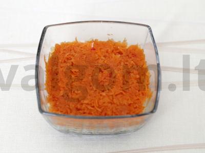 Sluoksniuotas salotas su žaliais žirneliais Žingsnis 8