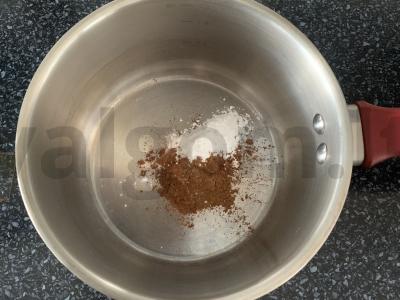 Kakava su ištirpintu pienu ir cinamonu Žingsnis 1