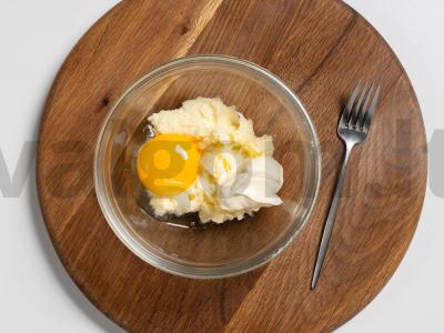 Smėliniai krepšeliai su baltymų kremu ir braškėmis Žingsnis 3