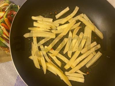 Bulvytės fri su graikiniais riešutais ir džiovintomis daržovėmis Žingsnis 3