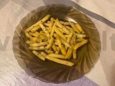 Bulvytės fri su graikiniais riešutais ir džiovintomis daržovėmis pagrindine nuotrauka