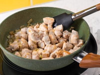 Spagečiai su vištiena grietinės padaže Žingsnis 3