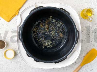 Troškinta kopūstai su bulvėmis lėtojoje viryklėje Žingsnis 1