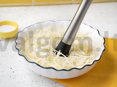 Troškinta kopūstai su bulvėmis lėtojoje viryklėje Žingsnis 3