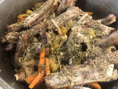 Troškinti avienos šonkauliai su grikiais Žingsnis 6