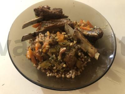 Troškinti avienos šonkauliai su grikiais pagrindine nuotrauka