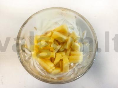 Desertas su šviežiais vaisiais ir sausainiais Žingsnis 6