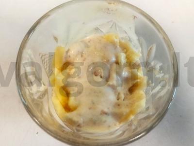 Desertas su šviežiais vaisiais ir sausainiais pagrindine nuotrauka