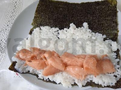 Rulonai su silpnai sūdyta lašiša ir sūriu Žingsnis 2