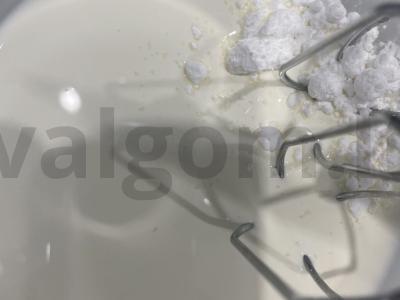 Kokteilis „Braškės su grietinėlėmis“ Žingsnis 1