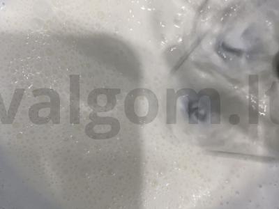 Kokteilis „Braškės su grietinėlėmis“ Žingsnis 2