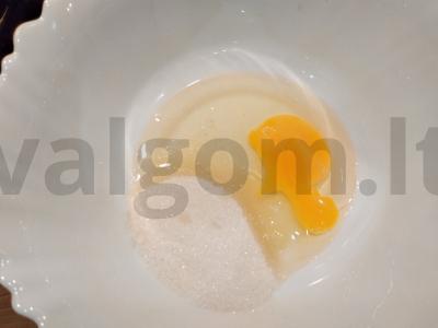 Švelnus varškės keksas su džiovintais vaisiais Žingsnis 1