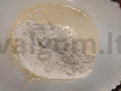 Švelnus varškės keksas su džiovintais vaisiais Žingsnis 3