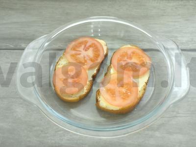 Karšti sumuštiniai su dešra ir pomidorais mikrobangų krosnelėje Žingsnis 2