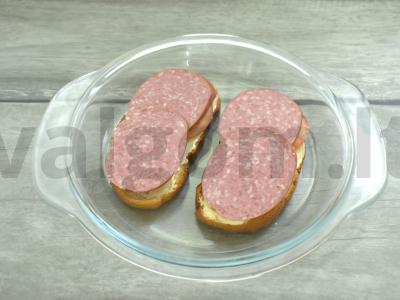 Karšti sumuštiniai su dešra ir pomidorais mikrobangų krosnelėje Žingsnis 3