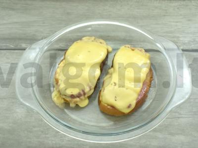 Karšti sumuštiniai su dešra ir pomidorais mikrobangų krosnelėje Žingsnis 5