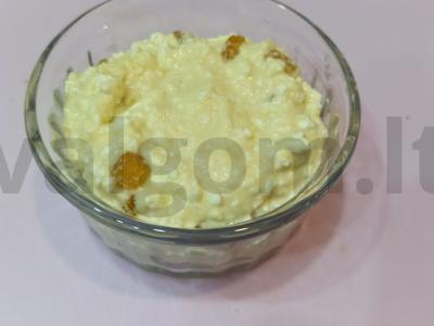 Varškės apkepas su razinomis Žingsnis 4