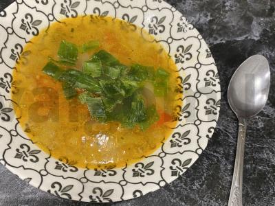 Namų šaltibarščiai ant mėsos sultinio pagrindine nuotrauka