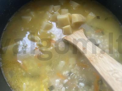 Marinuotų agurkų sriuba su bulguru ir žolelėmis Žingsnis 4